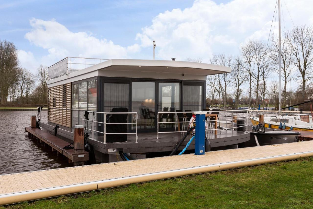 Welcome In - Houseboat 'Elysium' Met Eigen Aanlegsteiger Sneek - Offingawier 外观 照片