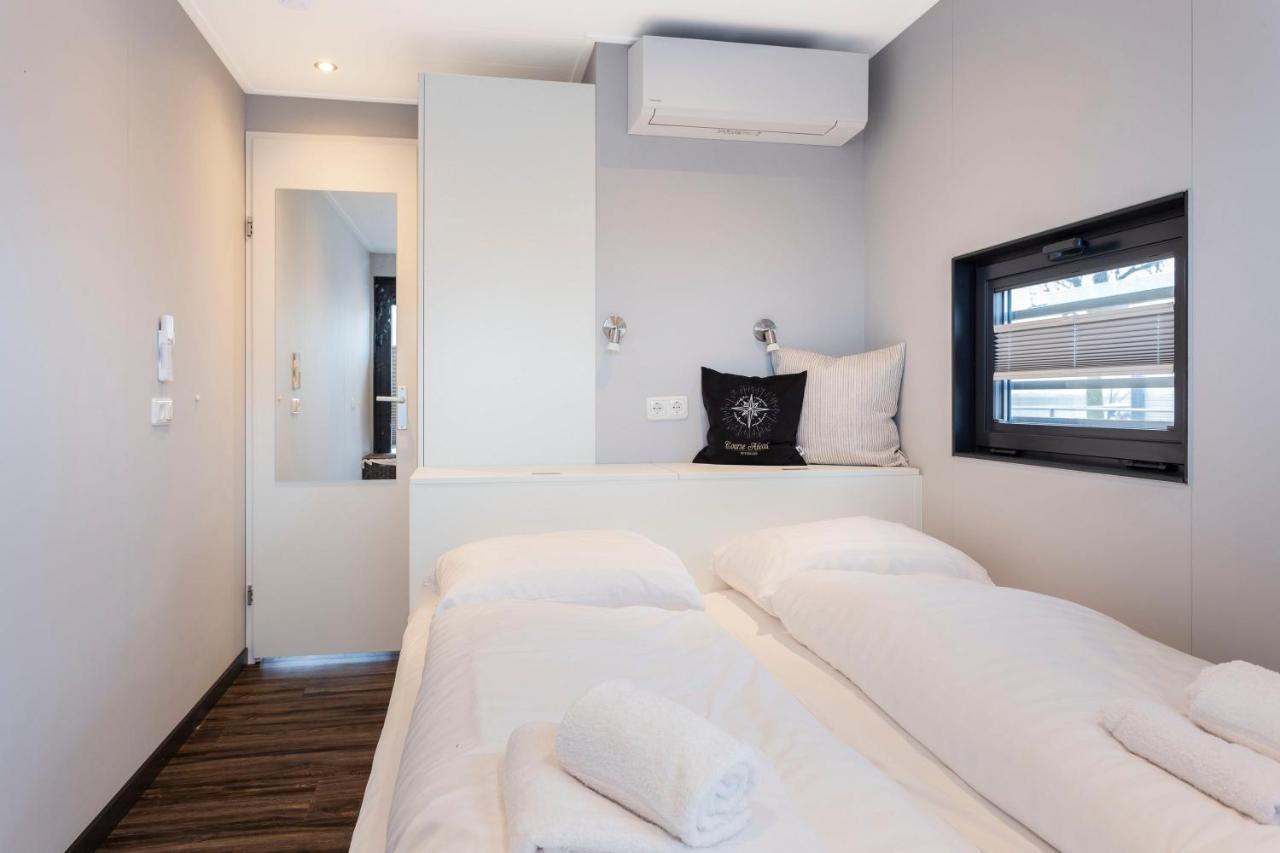 Welcome In - Houseboat 'Elysium' Met Eigen Aanlegsteiger Sneek - Offingawier 外观 照片