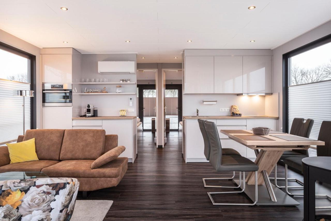 Welcome In - Houseboat 'Elysium' Met Eigen Aanlegsteiger Sneek - Offingawier 外观 照片