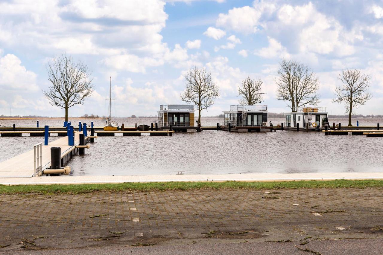 Welcome In - Houseboat 'Elysium' Met Eigen Aanlegsteiger Sneek - Offingawier 外观 照片