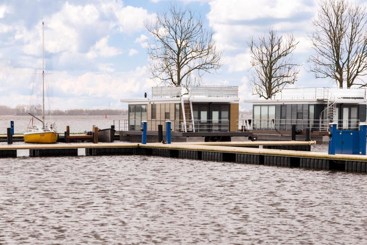 Welcome In - Houseboat 'Elysium' Met Eigen Aanlegsteiger Sneek - Offingawier 外观 照片