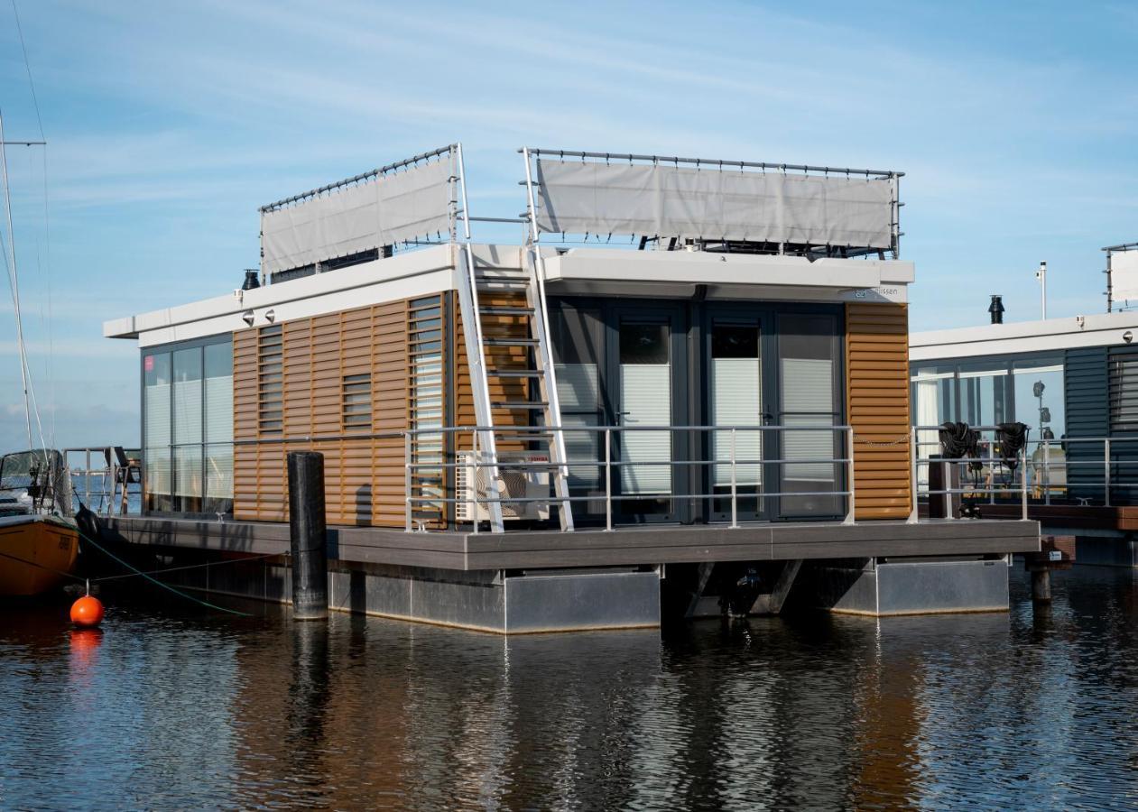 Welcome In - Houseboat 'Elysium' Met Eigen Aanlegsteiger Sneek - Offingawier 外观 照片