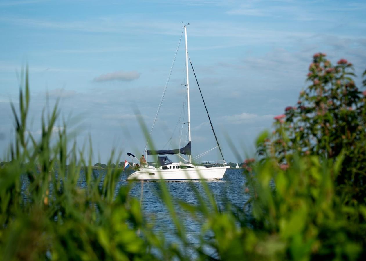 Welcome In - Houseboat 'Elysium' Met Eigen Aanlegsteiger Sneek - Offingawier 外观 照片